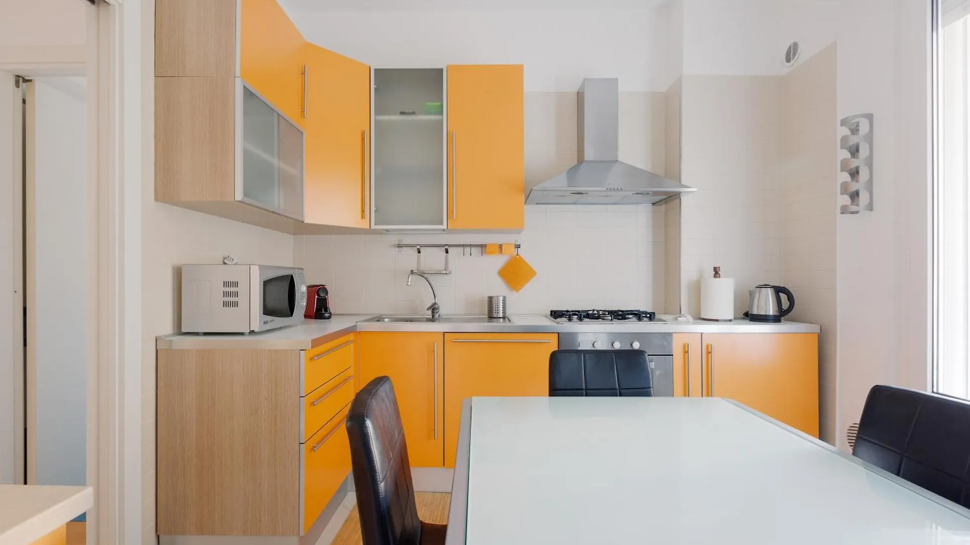 Irnerio- Washington Balcony Apartment Milan