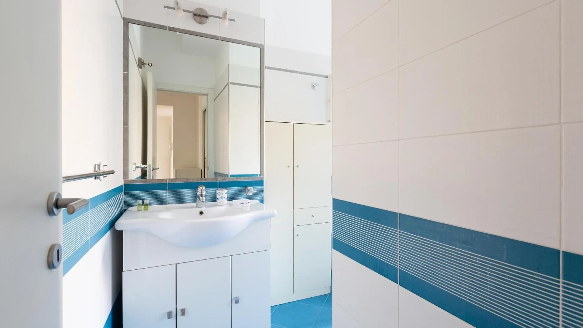 Irnerio- Washington Balcony Apartment Milan Italy